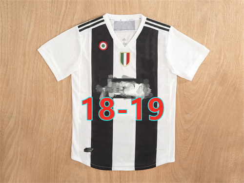 Maillot domicile Juventus 18-19 rétro
