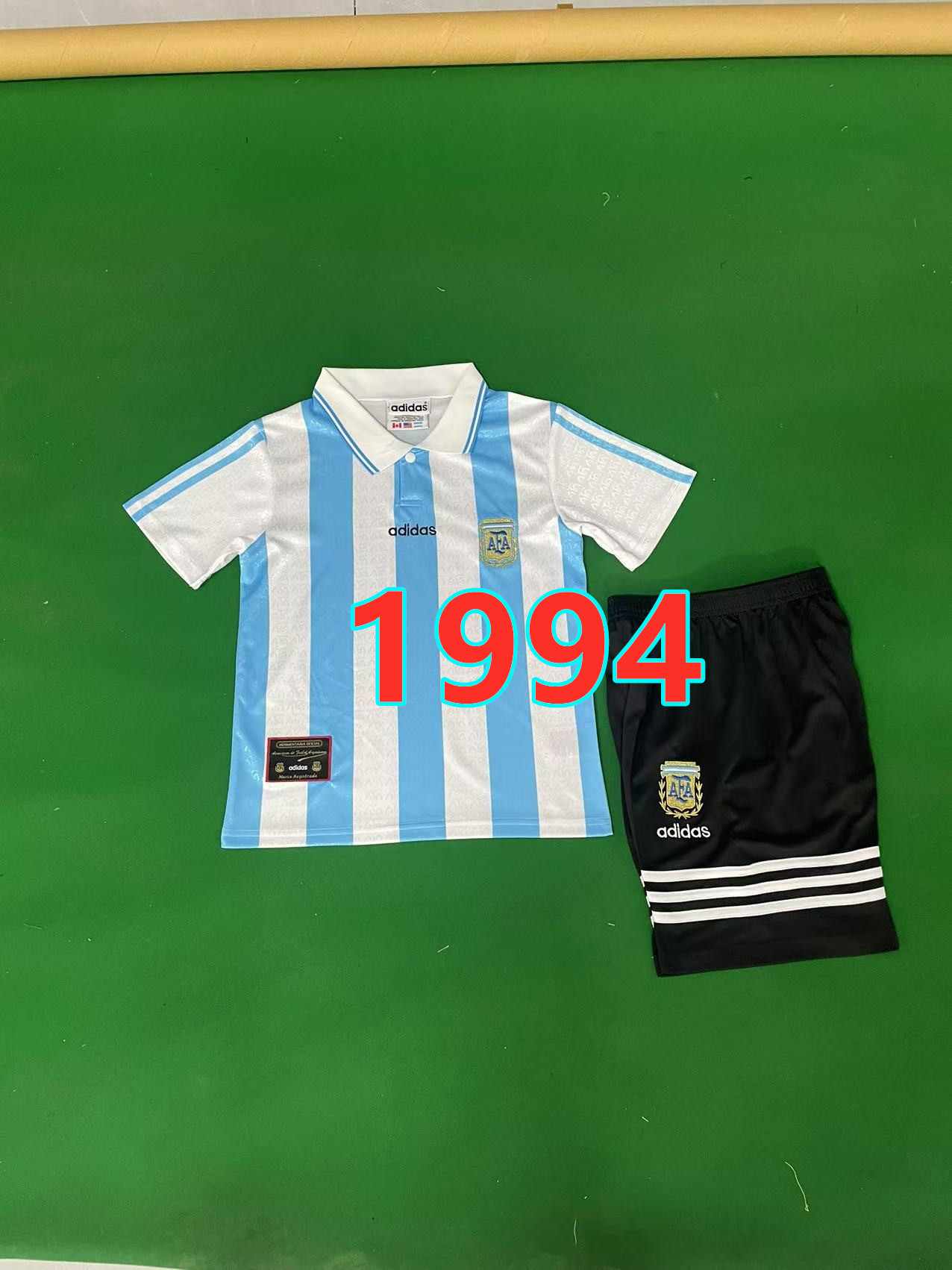 Ensemble domicile Argentine 1994 rétro (enfant)